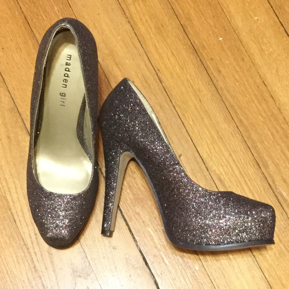 Madden Girl Shoes - ⭐️ Steve Madden Girl Pewter rainbow glitter pumps